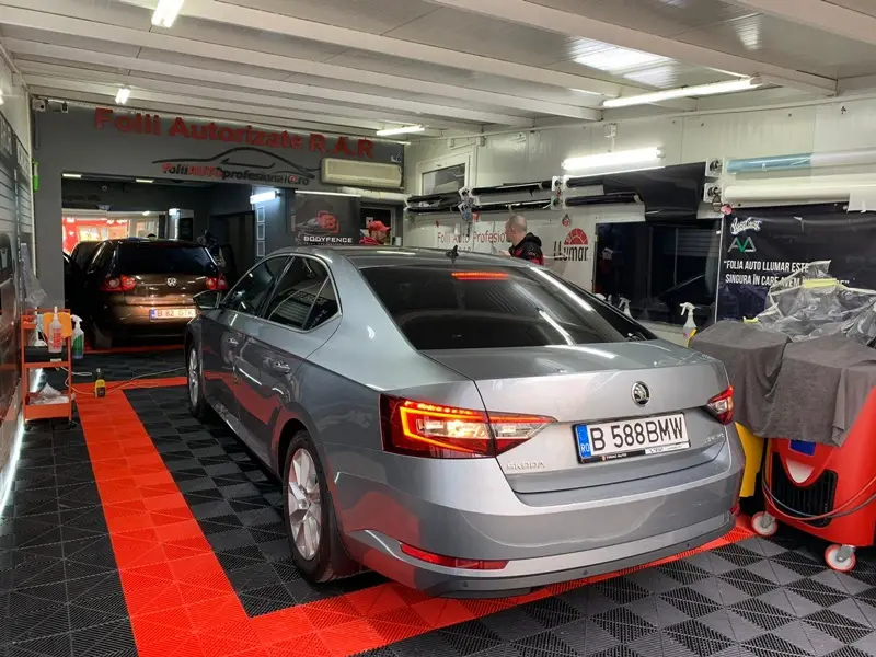 Skoda Superb - folie auto LLumar